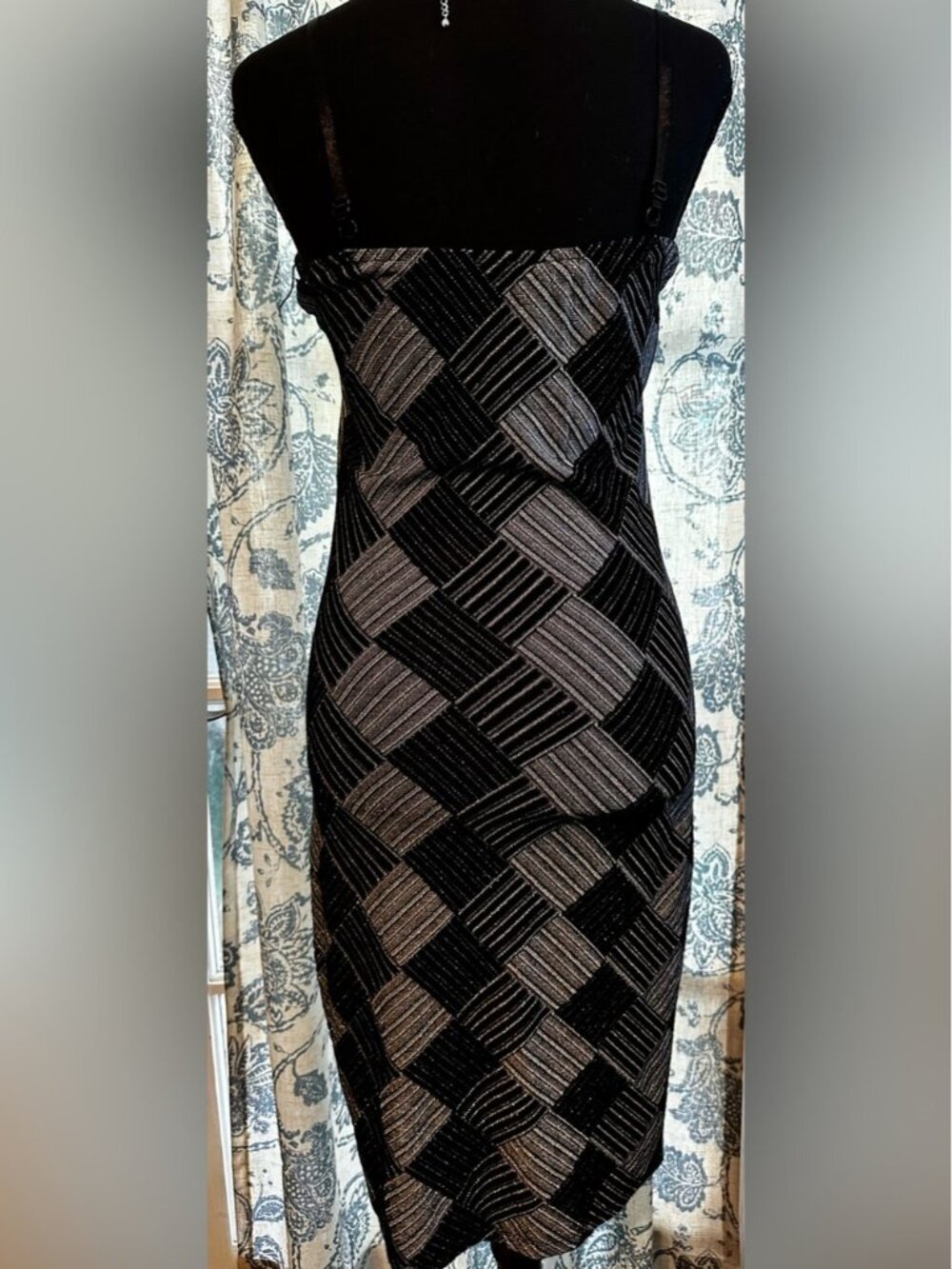 Black & Silver Geometric Midi Dress - Picture 3 of 5